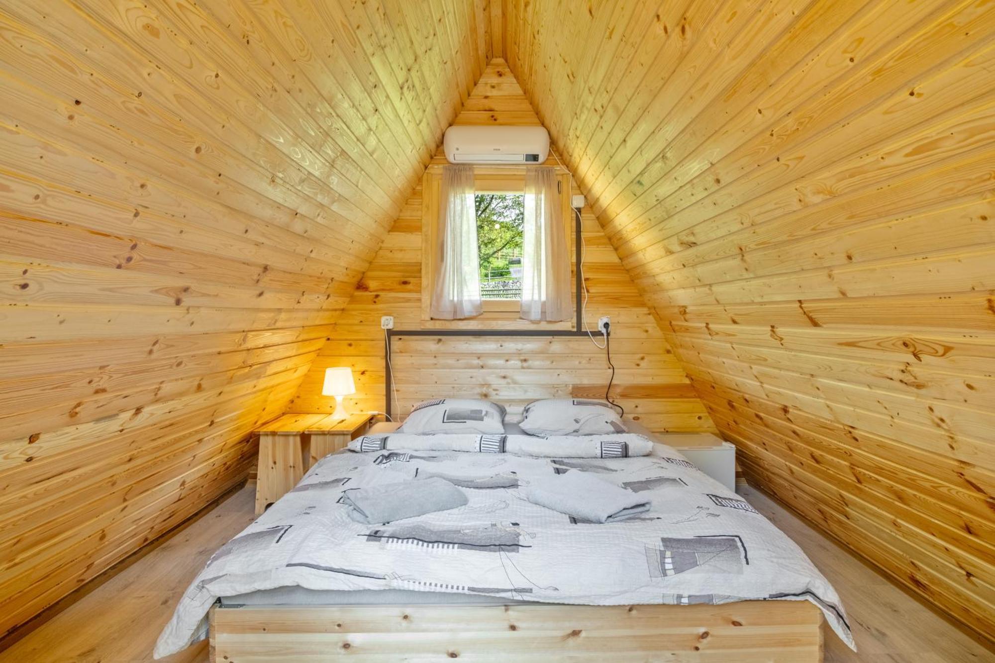 Resort Pod Orehi - Bled - Apartma & Glamping & Savna ภายนอก รูปภาพ