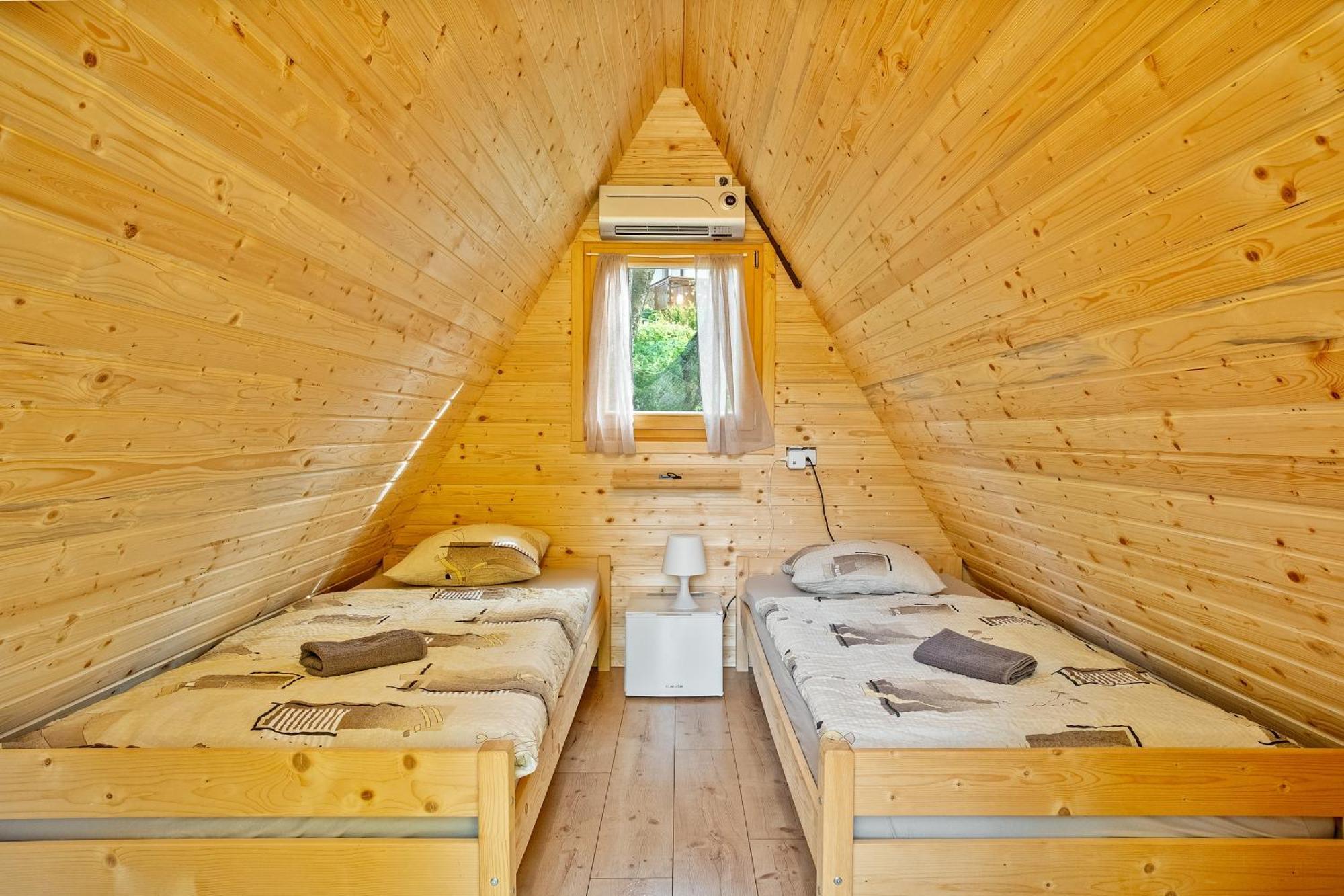 Resort Pod Orehi - Bled - Apartma & Glamping & Savna ภายนอก รูปภาพ